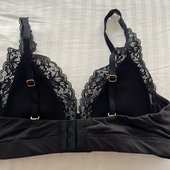 Natori feathers soft cup no wire Lacey plunge bra - Picture 2 of 5